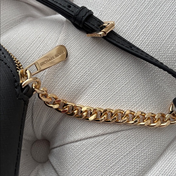 MICHAEL KORS Jet Set Travel black crossbody bag with gold hardware - Picture 7 of 8